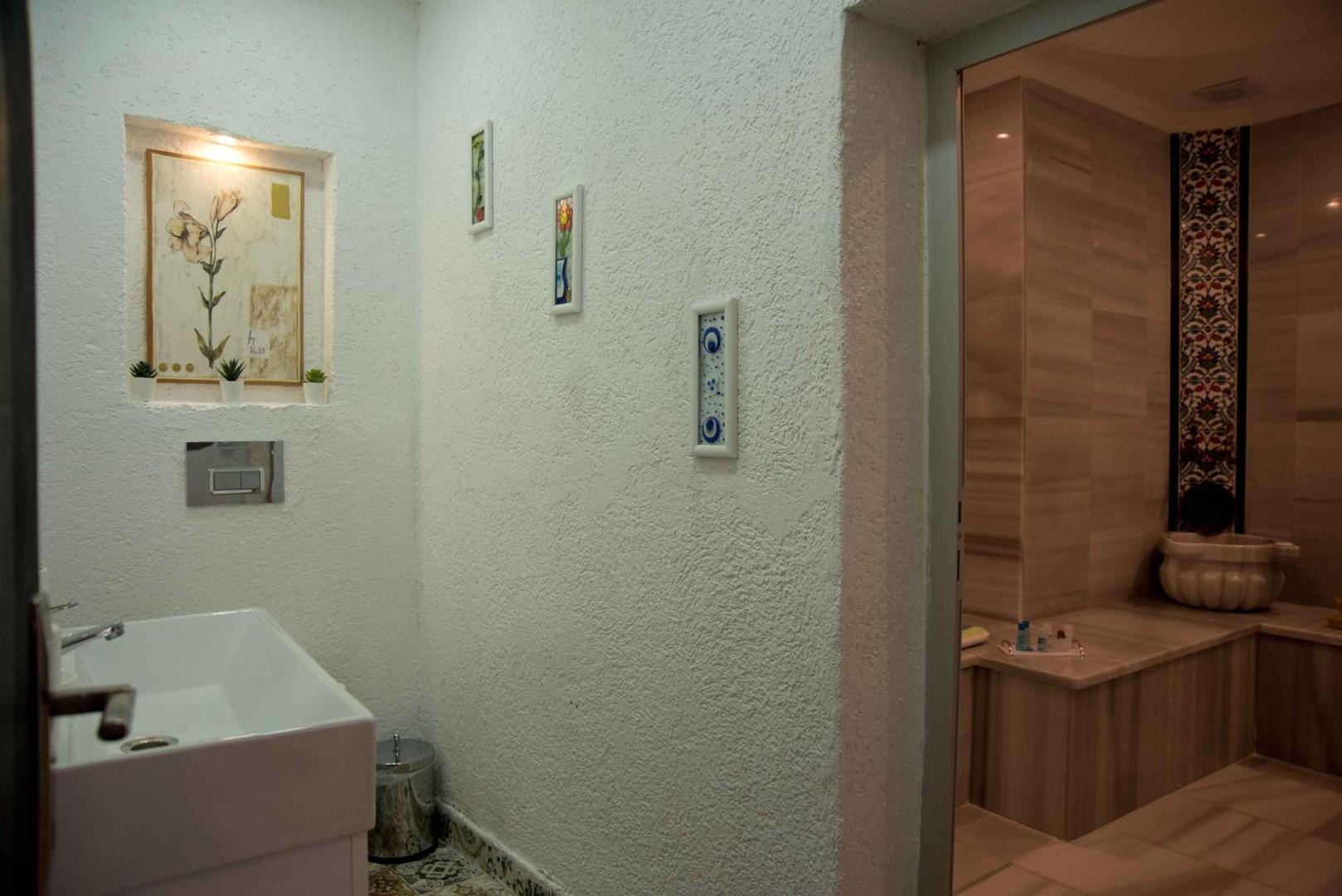 Blue Tuana Hotel