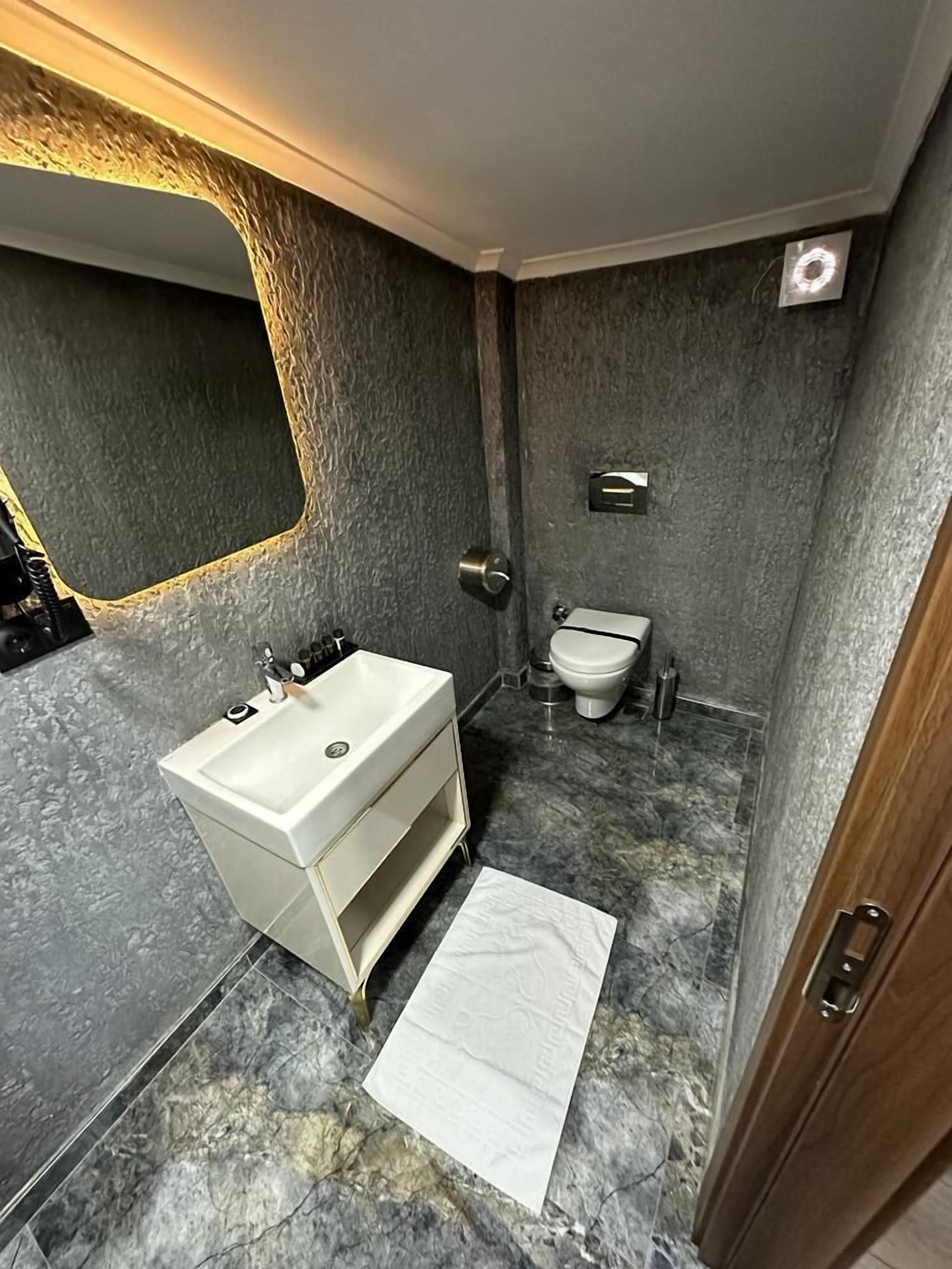Luxury Airport Hotel