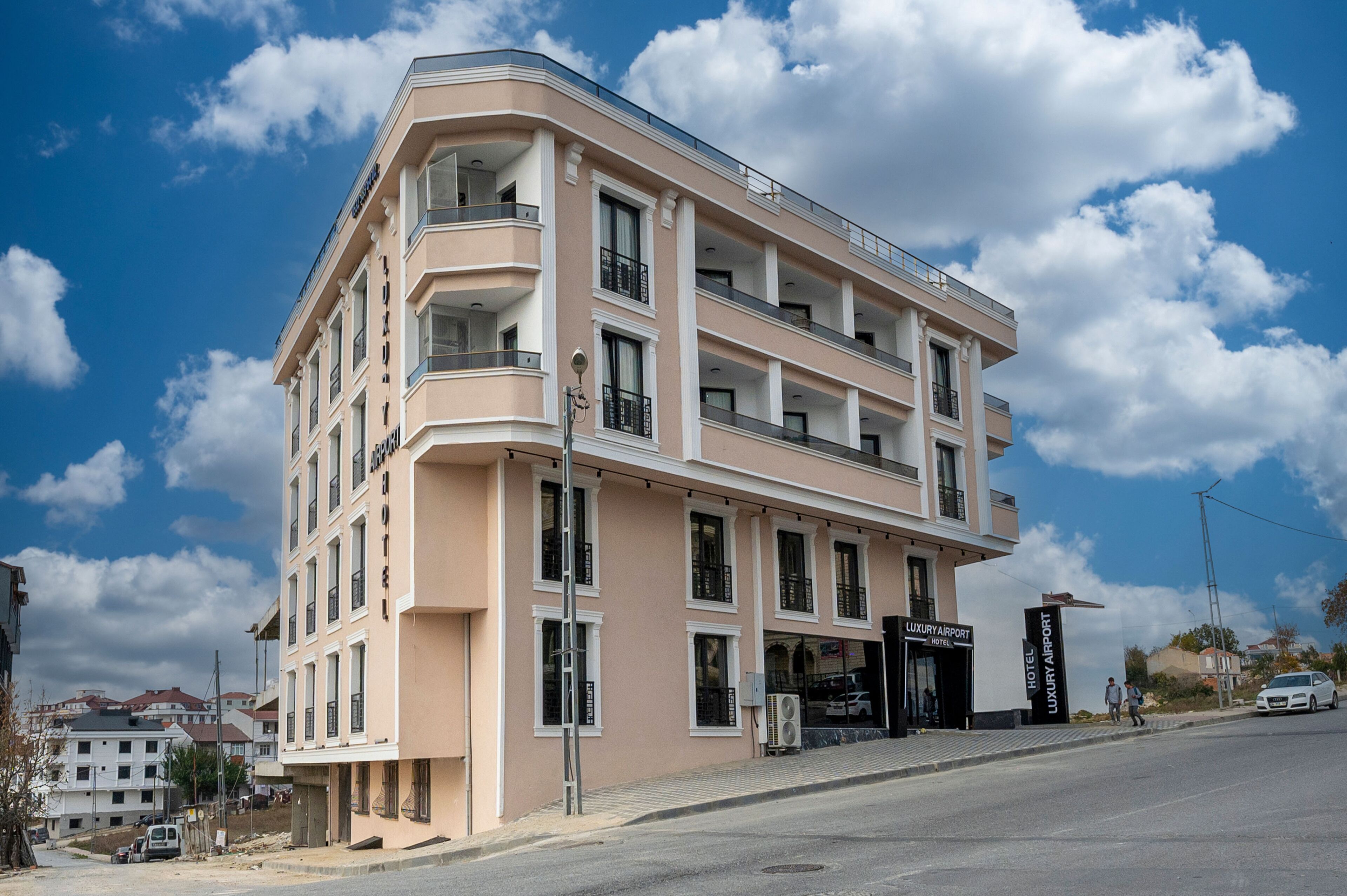 Luxury Airport Hotel