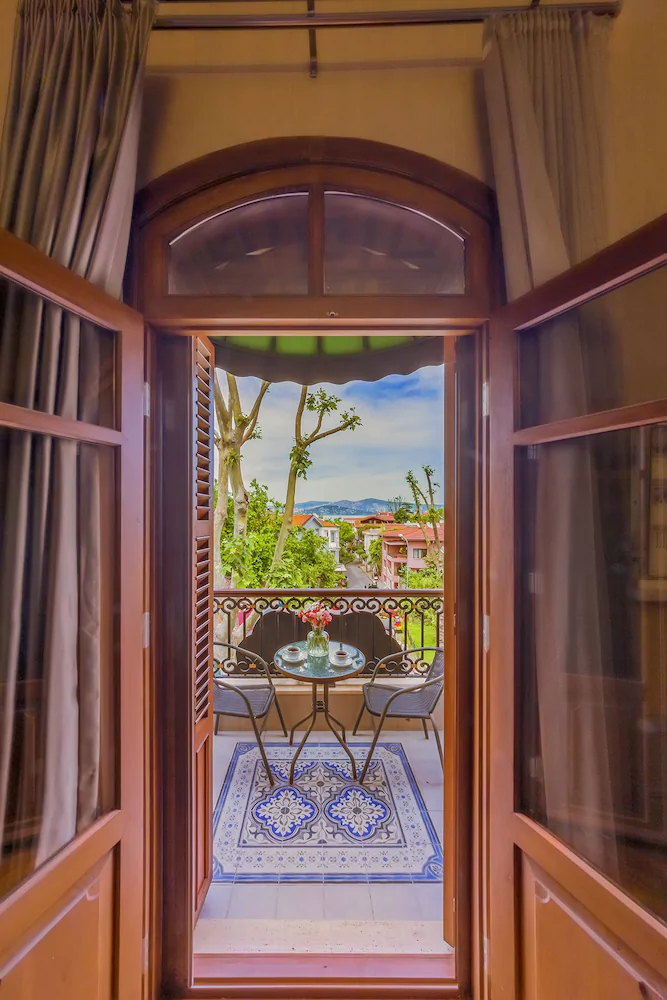 No2 Hotel by Sükrü