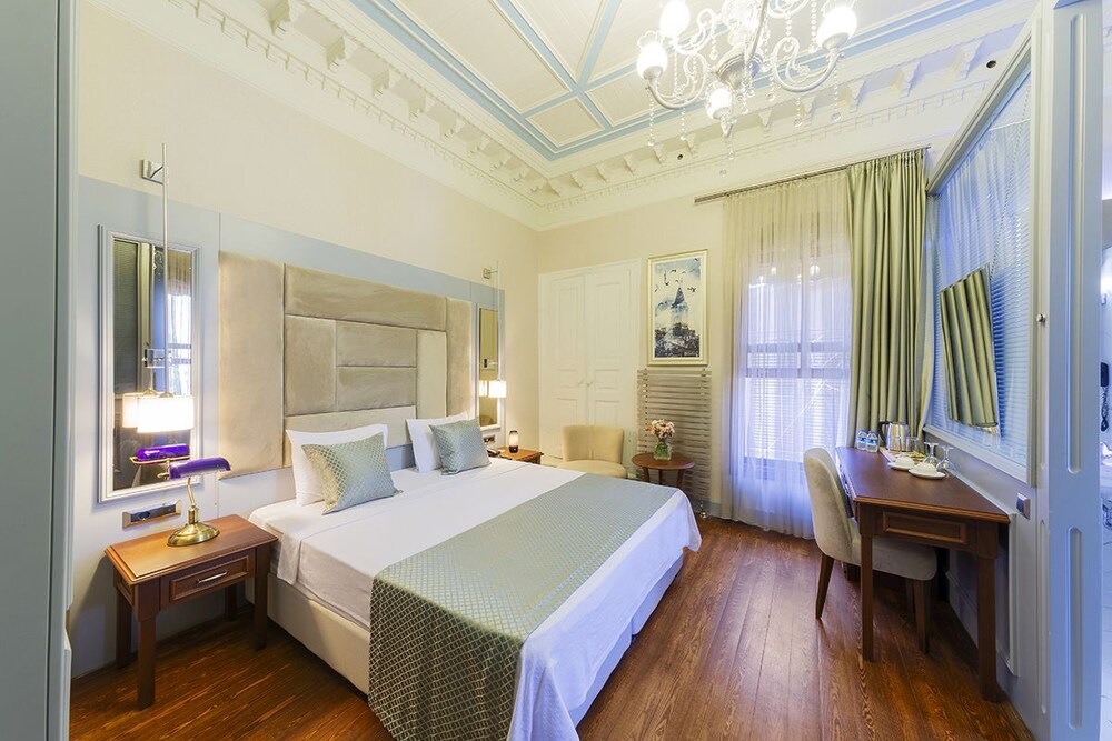 No2 Hotel by Sükrü