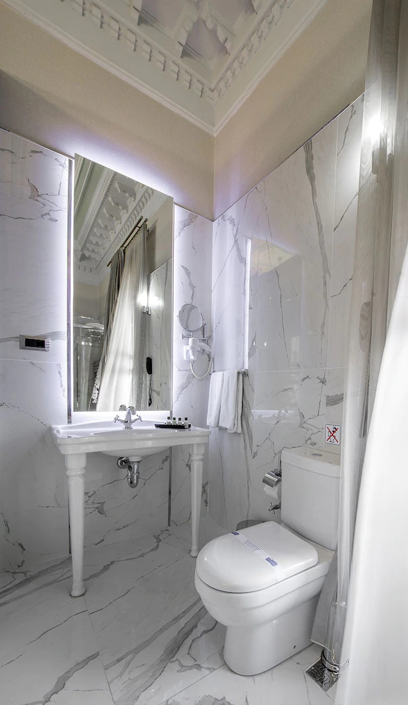 No2 Hotel by Sükrü