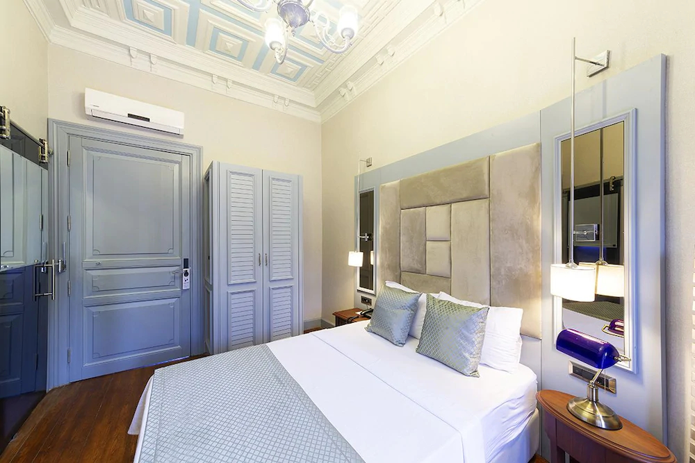 No2 Hotel by Sükrü