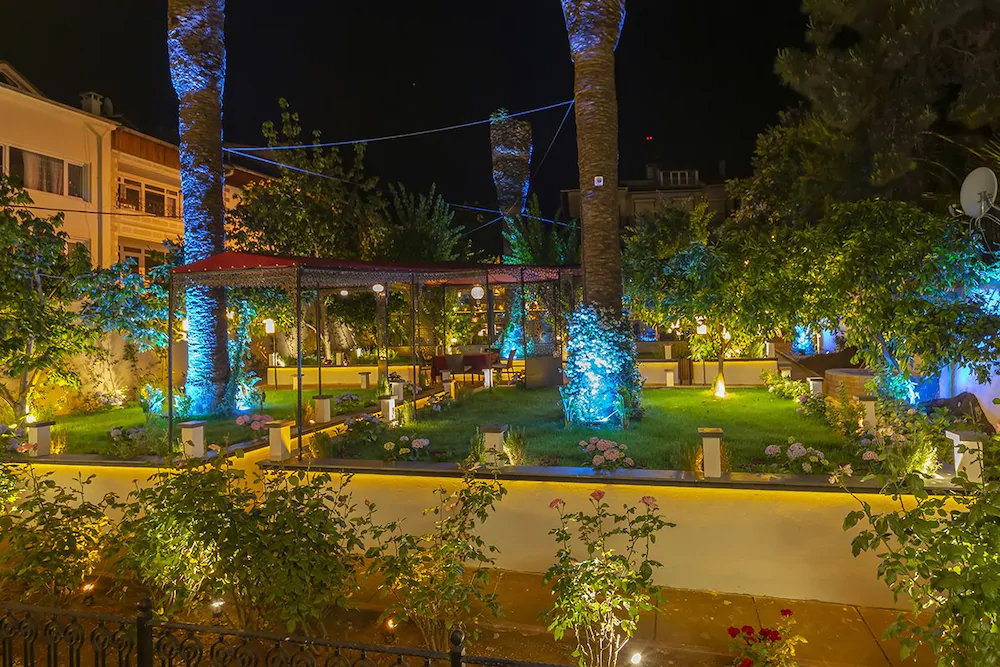 No2 Hotel by Sükrü