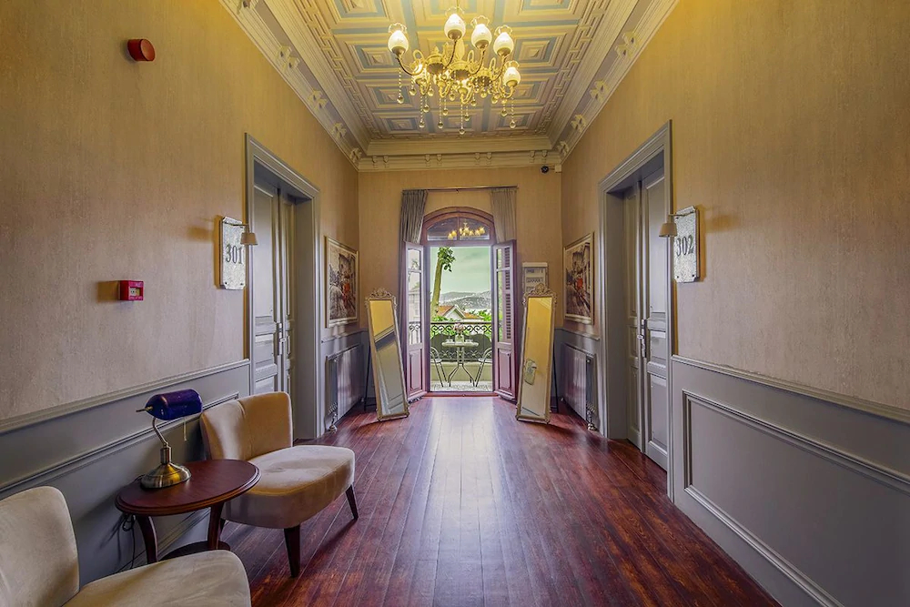 No2 Hotel by Sükrü