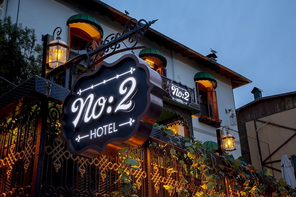 No2 Hotel by Sükrü