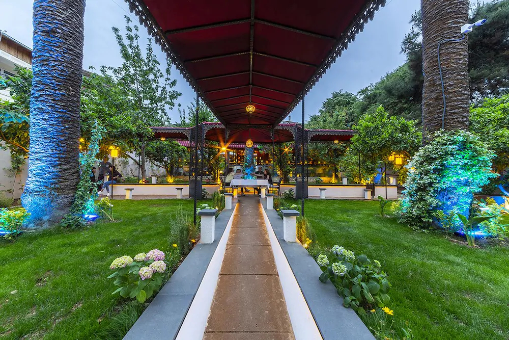 No2 Hotel by Sükrü