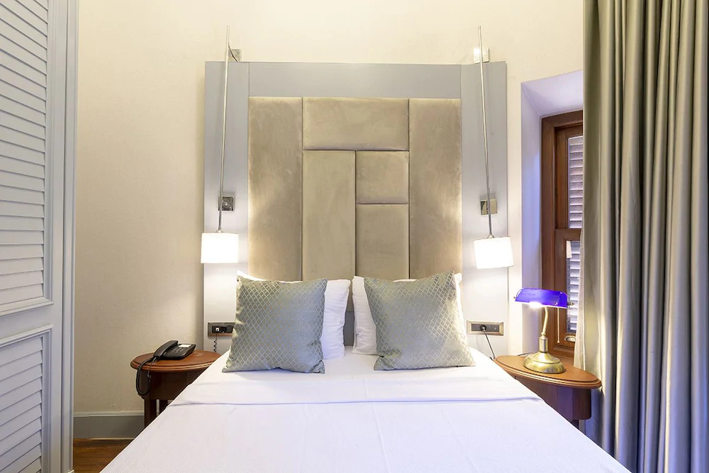 No2 Hotel by Sükrü