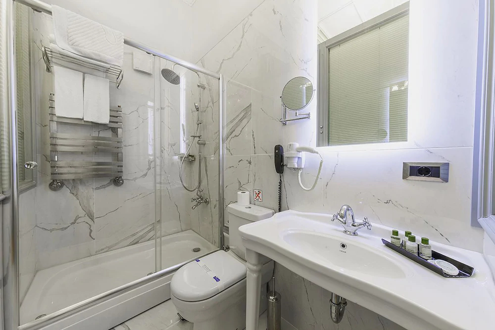 No2 Hotel by Sükrü