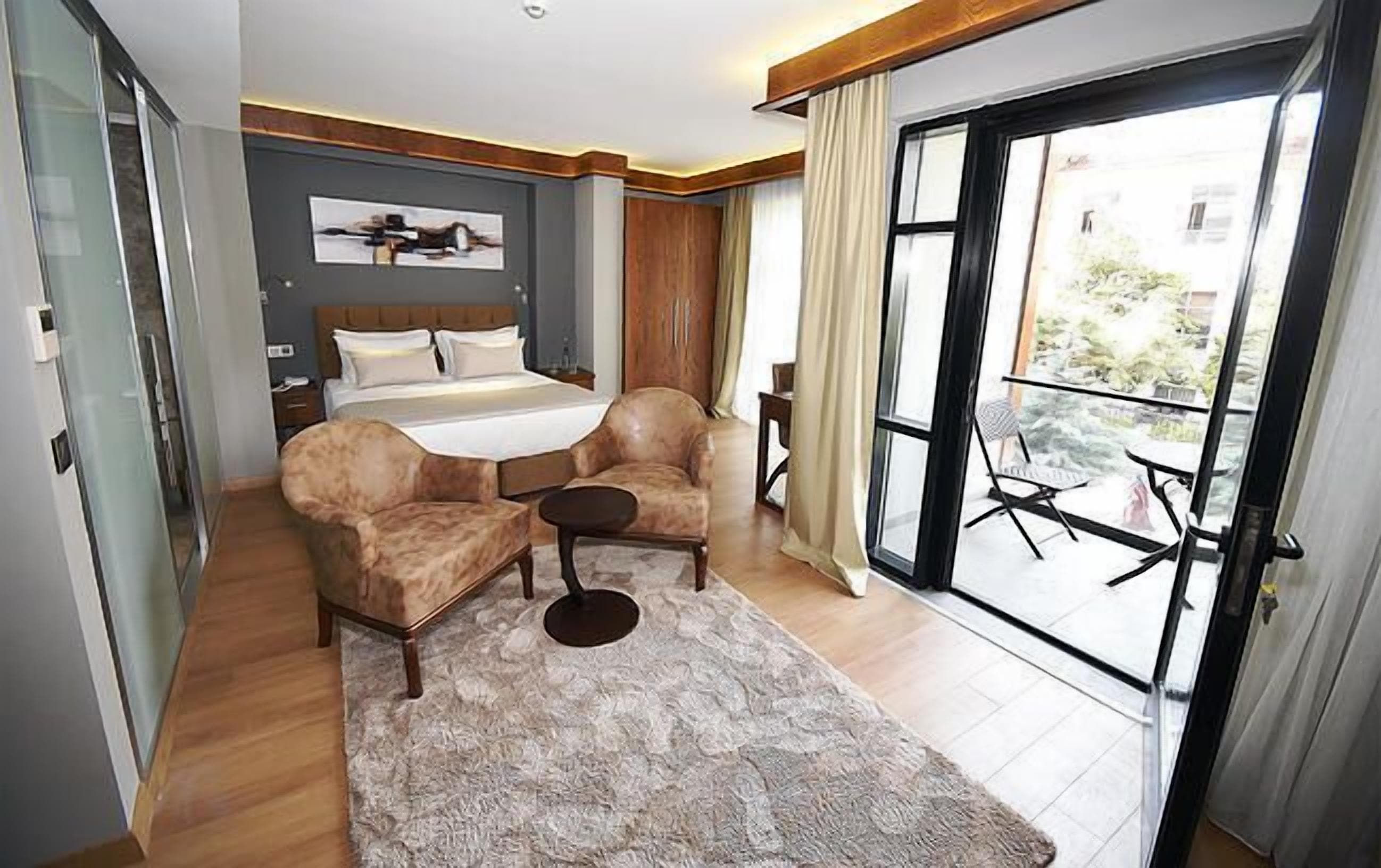 The Elegant Hotel