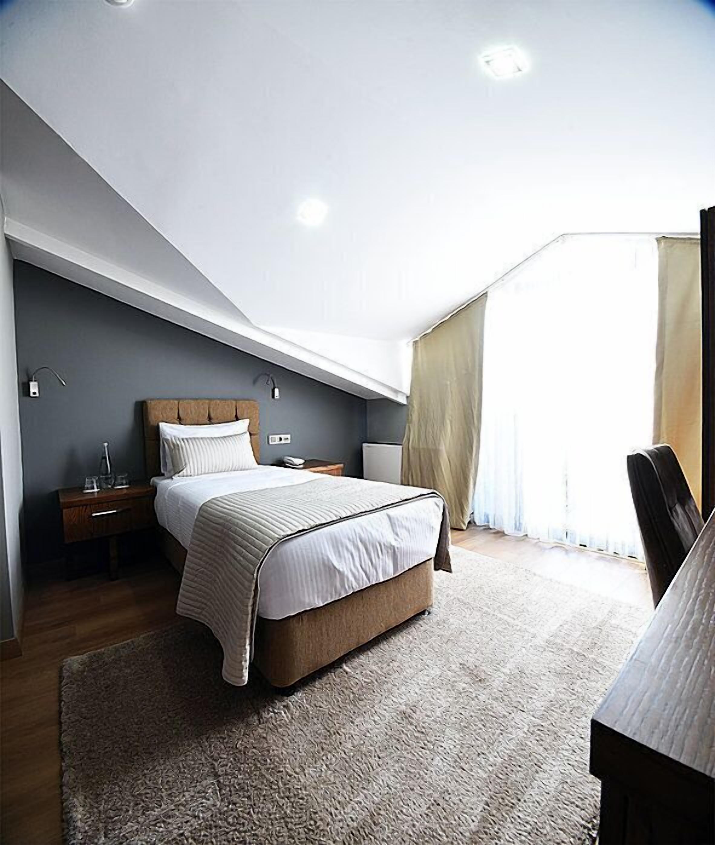 The Elegant Hotel