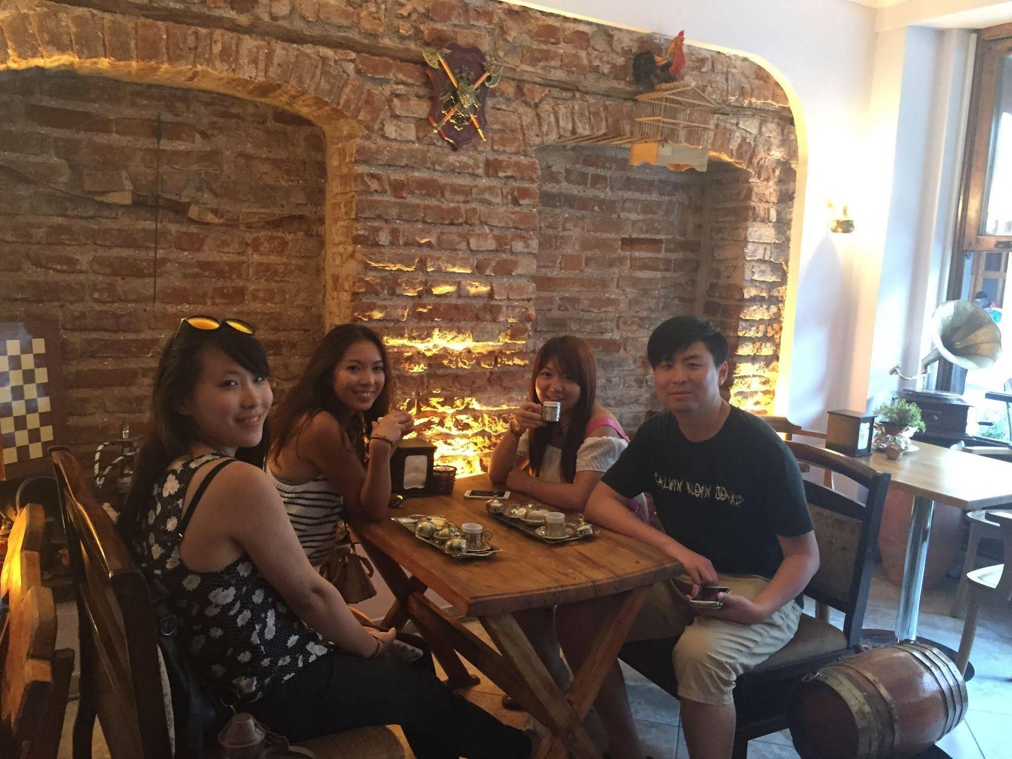 Walton Balat Residence