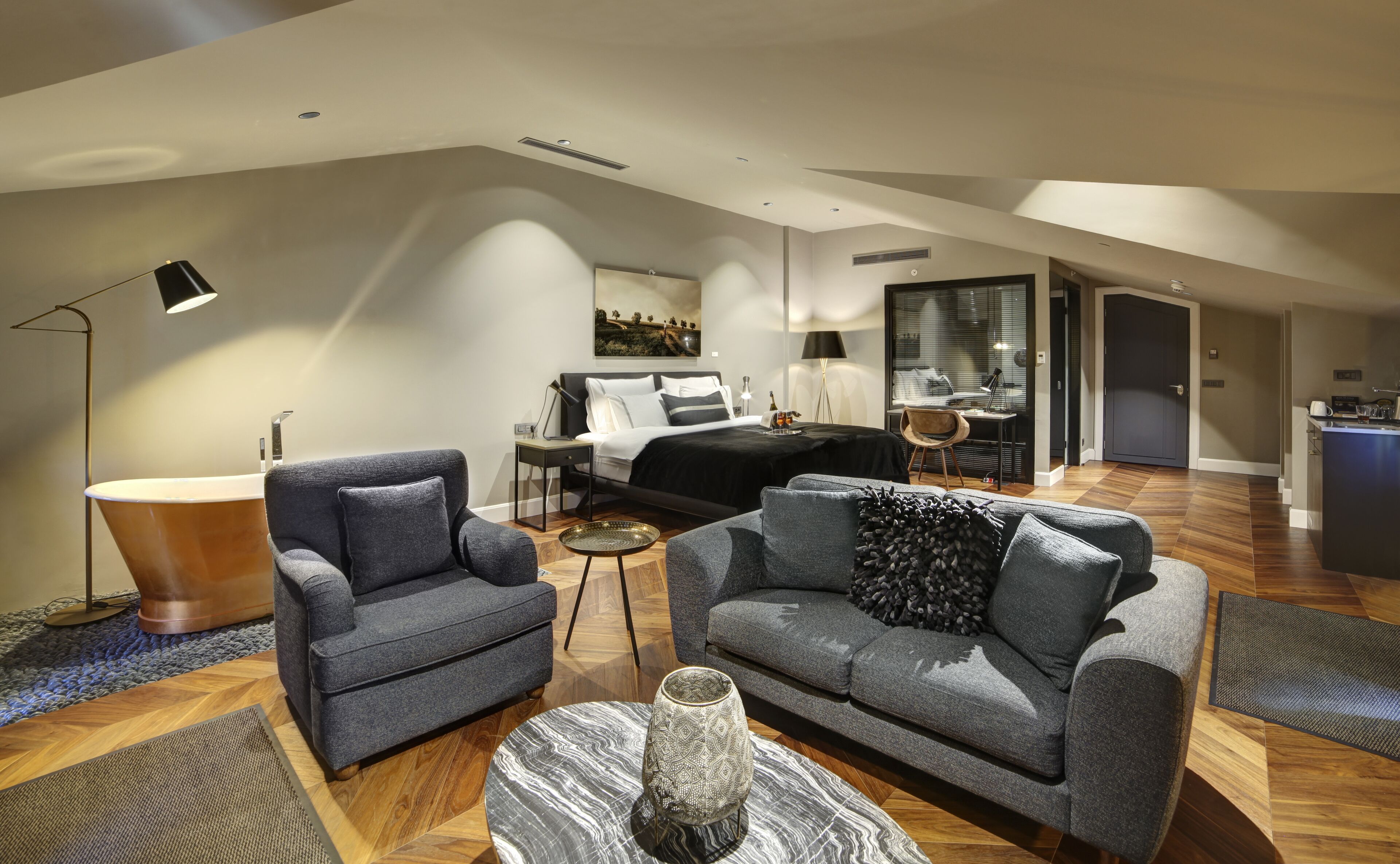 39 Kalamis Marina Hotel