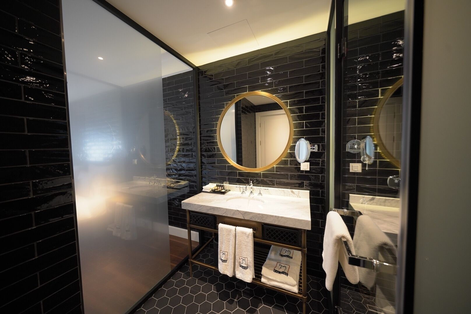 39 Kalamis Marina Hotel