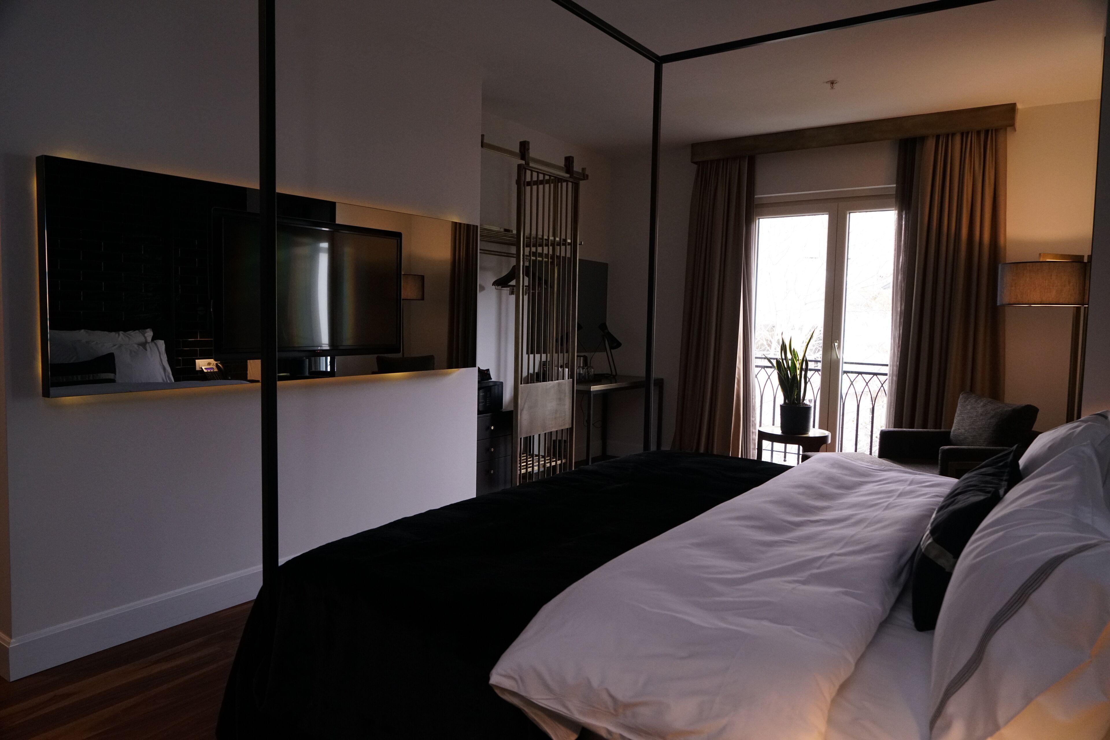 39 Kalamis Marina Hotel