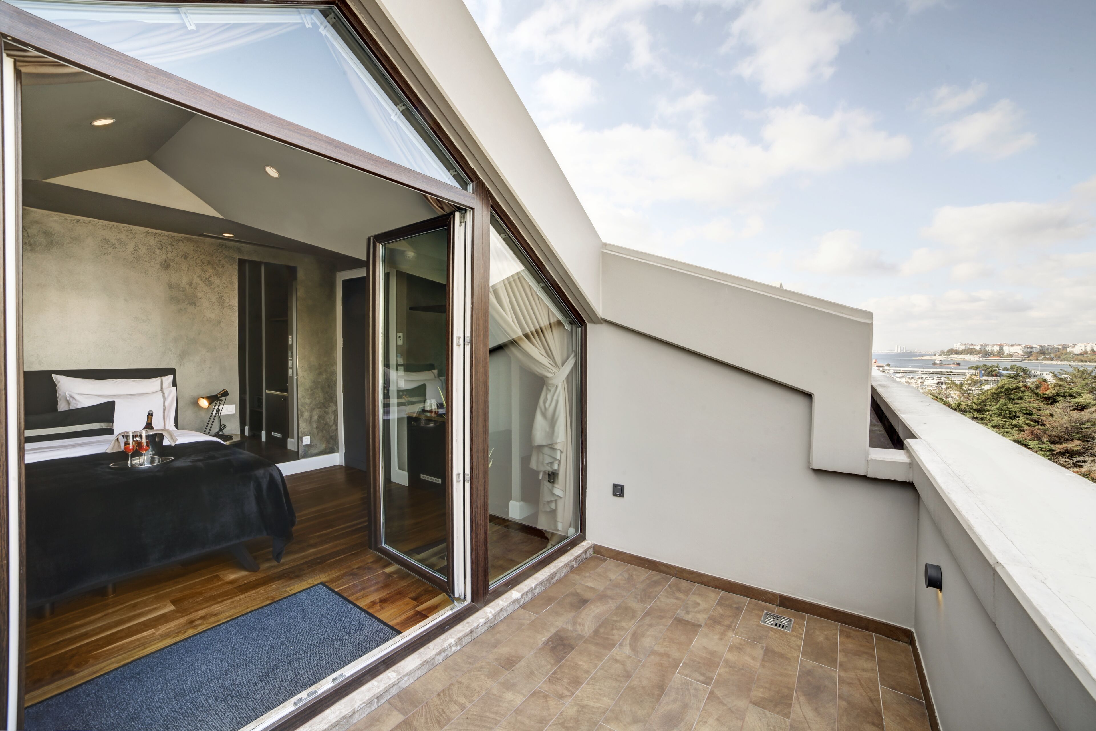 39 Kalamis Marina Hotel