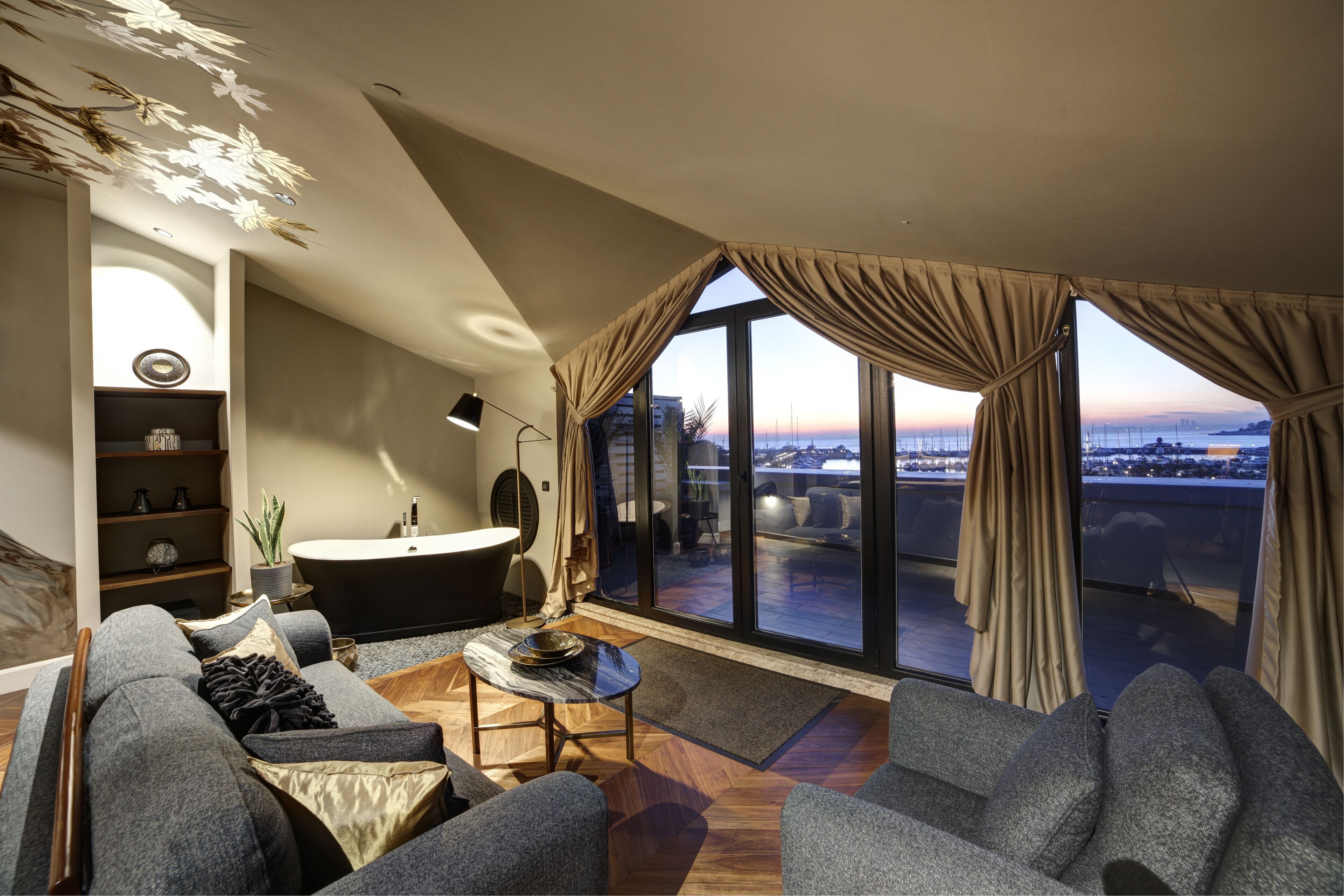 39 Kalamis Marina Hotel