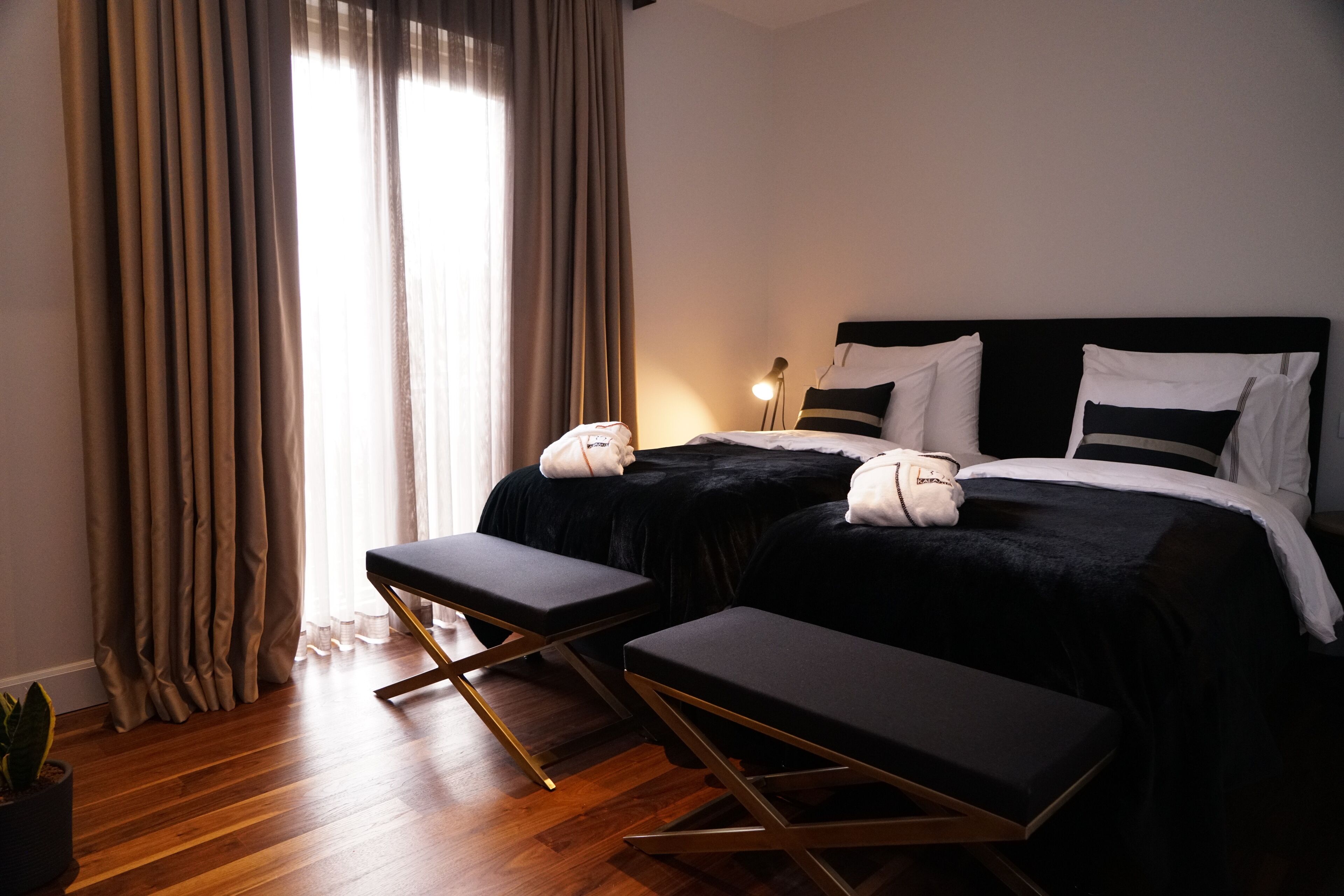 39 Kalamis Marina Hotel