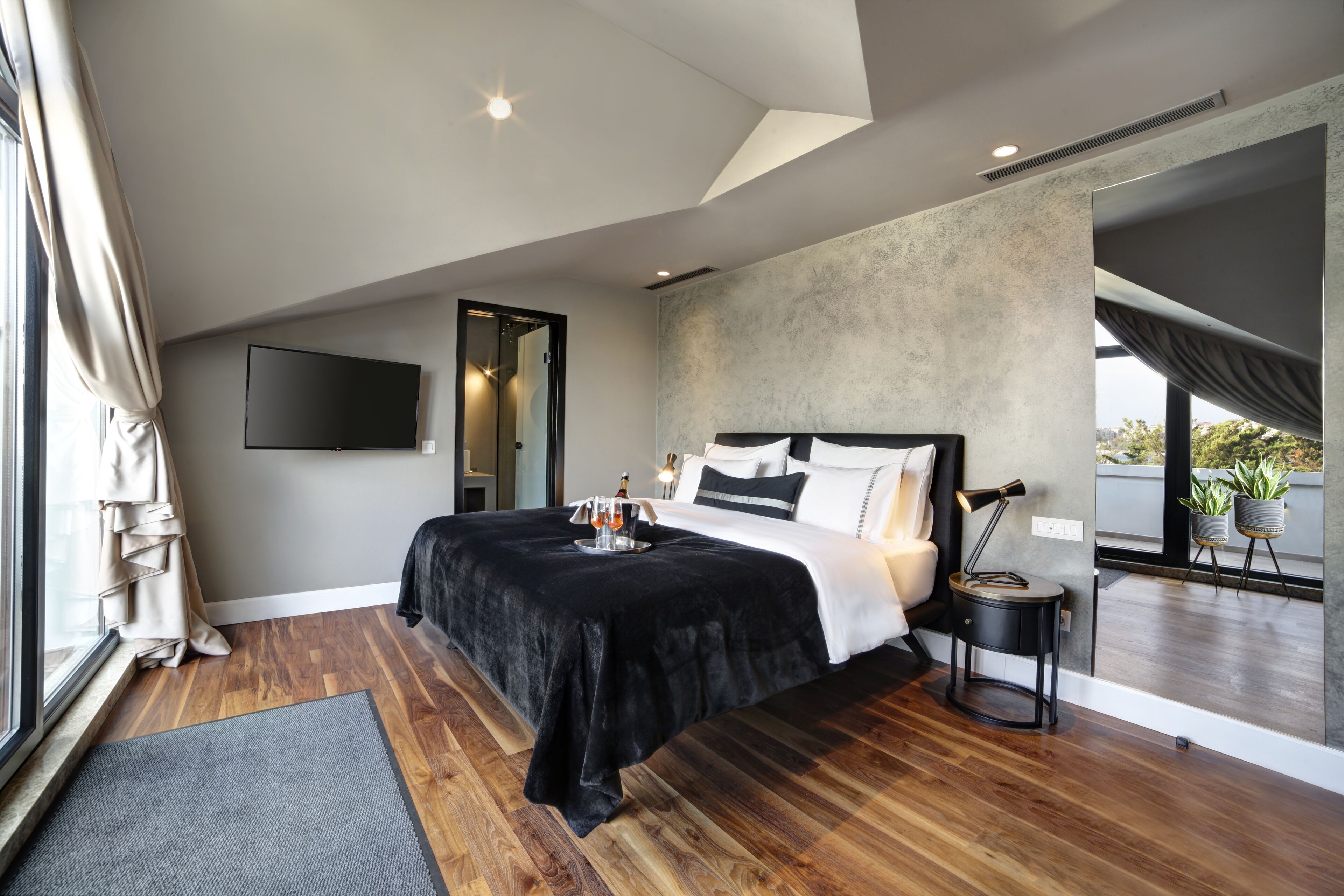 39 Kalamis Marina Hotel