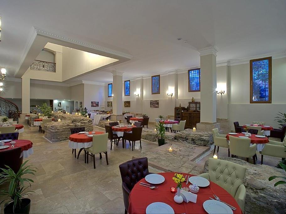 Acra Hotel