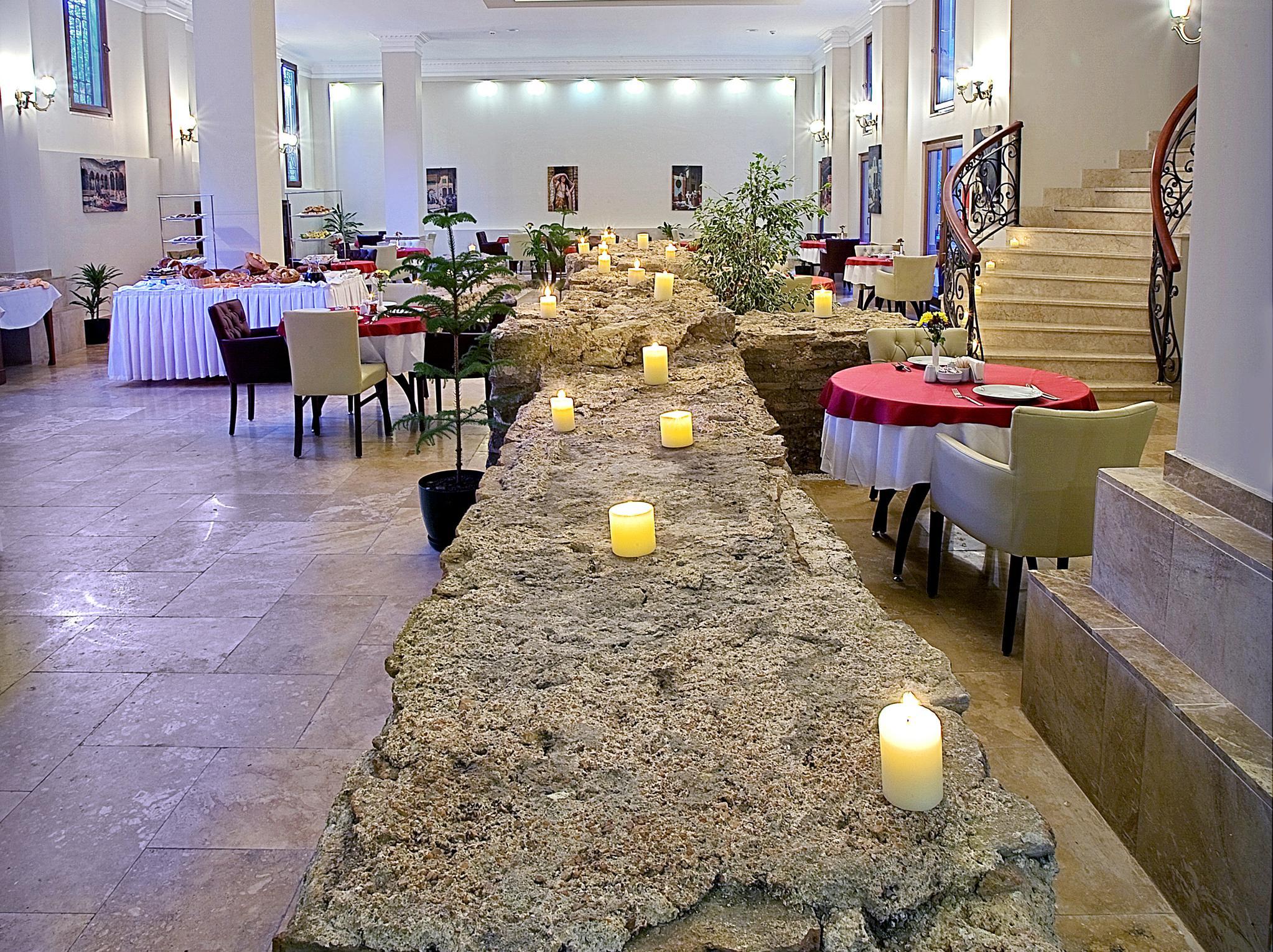 Acra Hotel