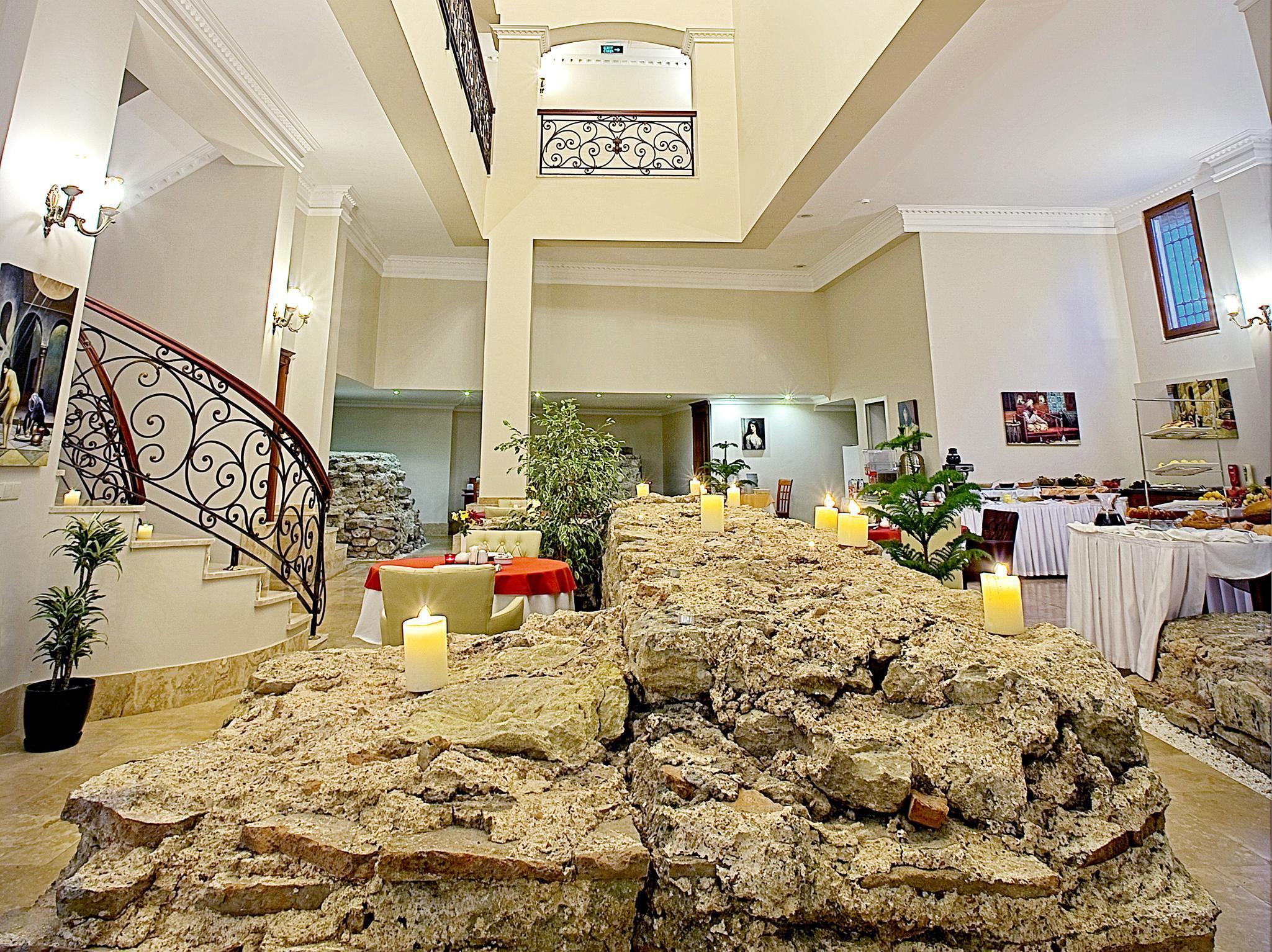 Acra Hotel