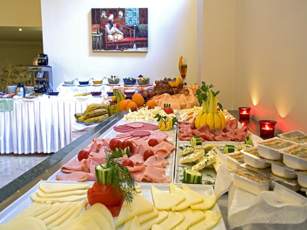 Acra Hotel