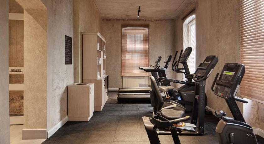 Adahan DeCamondo Pera, Autograph Collection