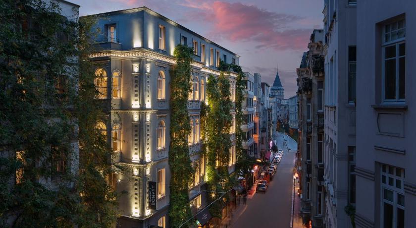 Adahan DeCamondo Pera, Autograph Collection