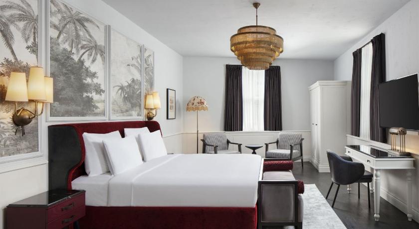 Adahan DeCamondo Pera, Autograph Collection