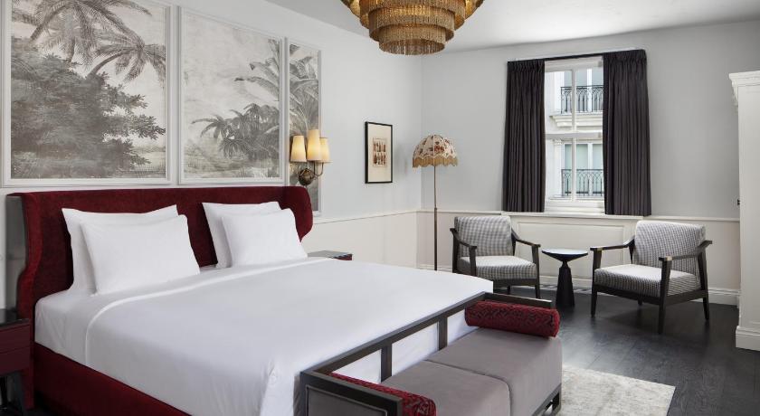 Adahan DeCamondo Pera, Autograph Collection