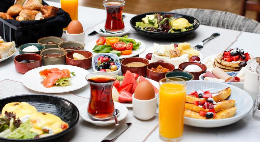 Adahan DeCamondo Pera, Autograph Collection