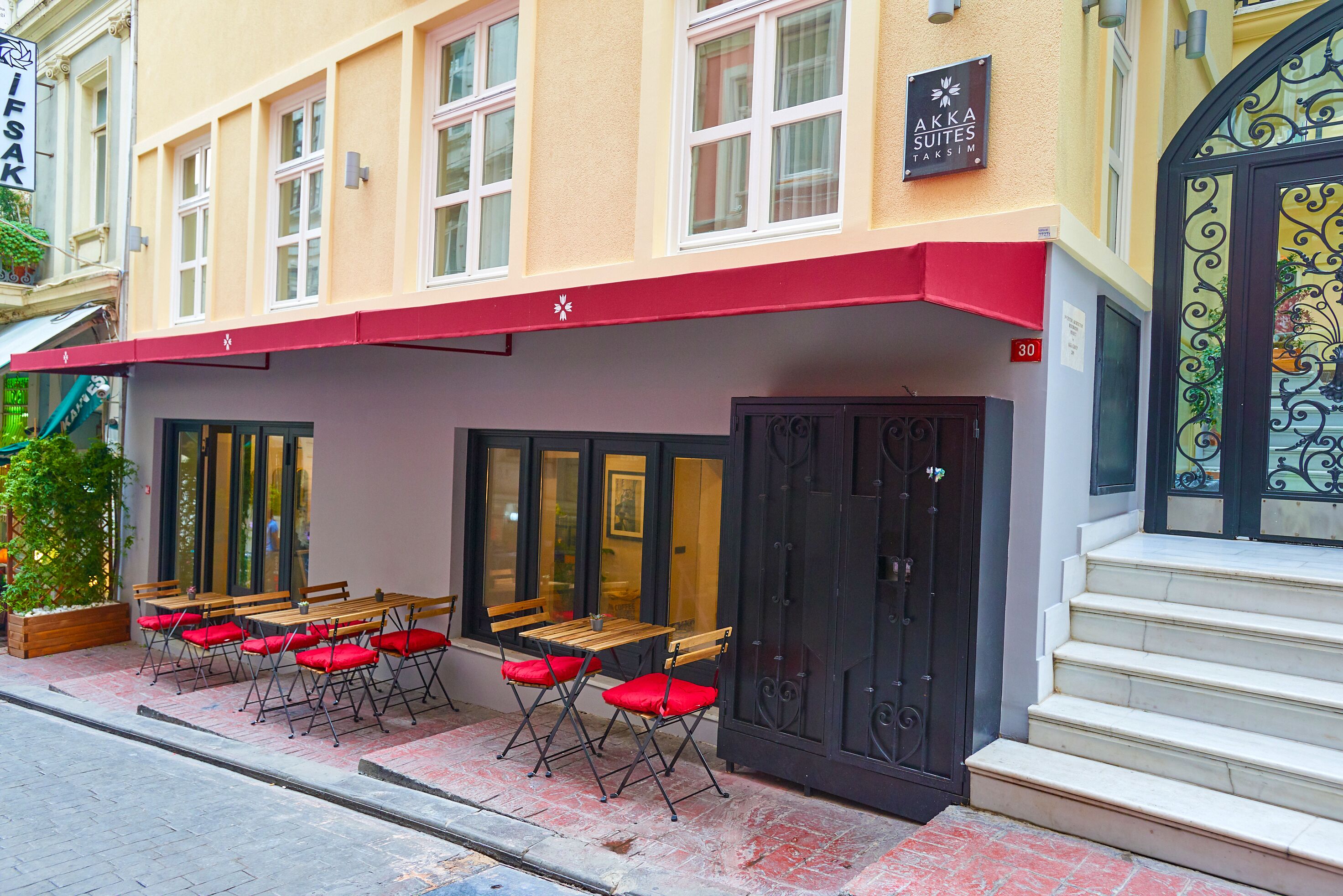 Akka Hotels Suites