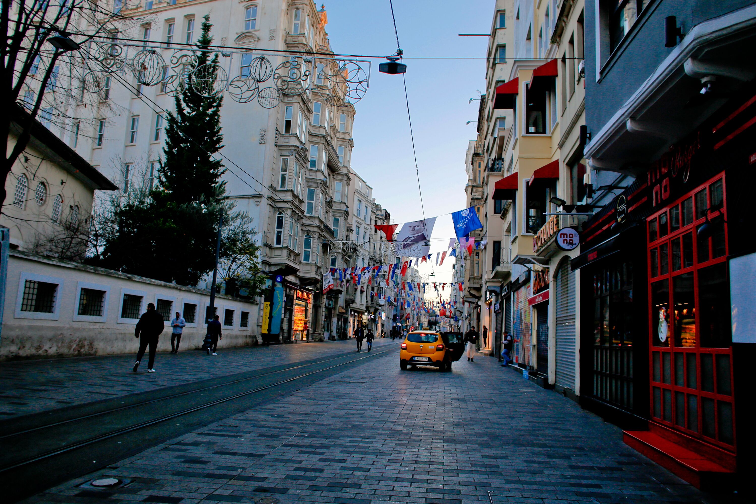 Aleksandr Pera Hotel