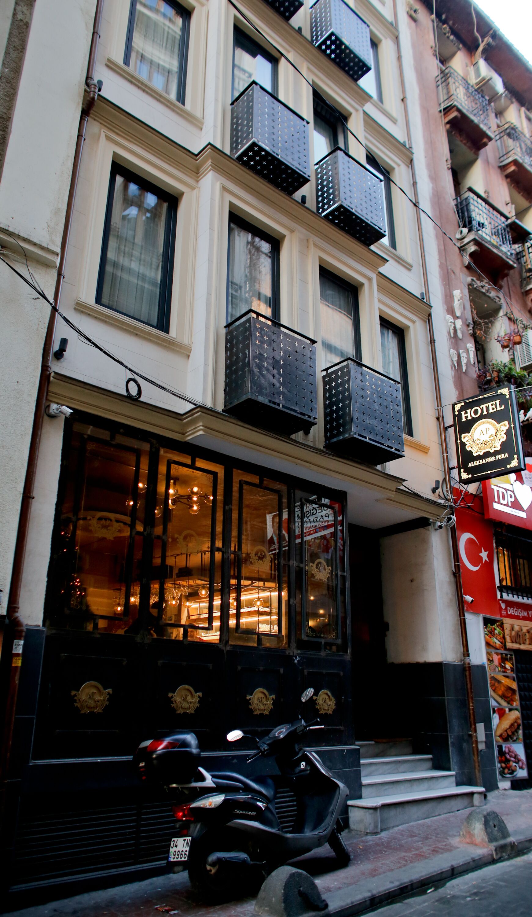 Aleksandr Pera Hotel