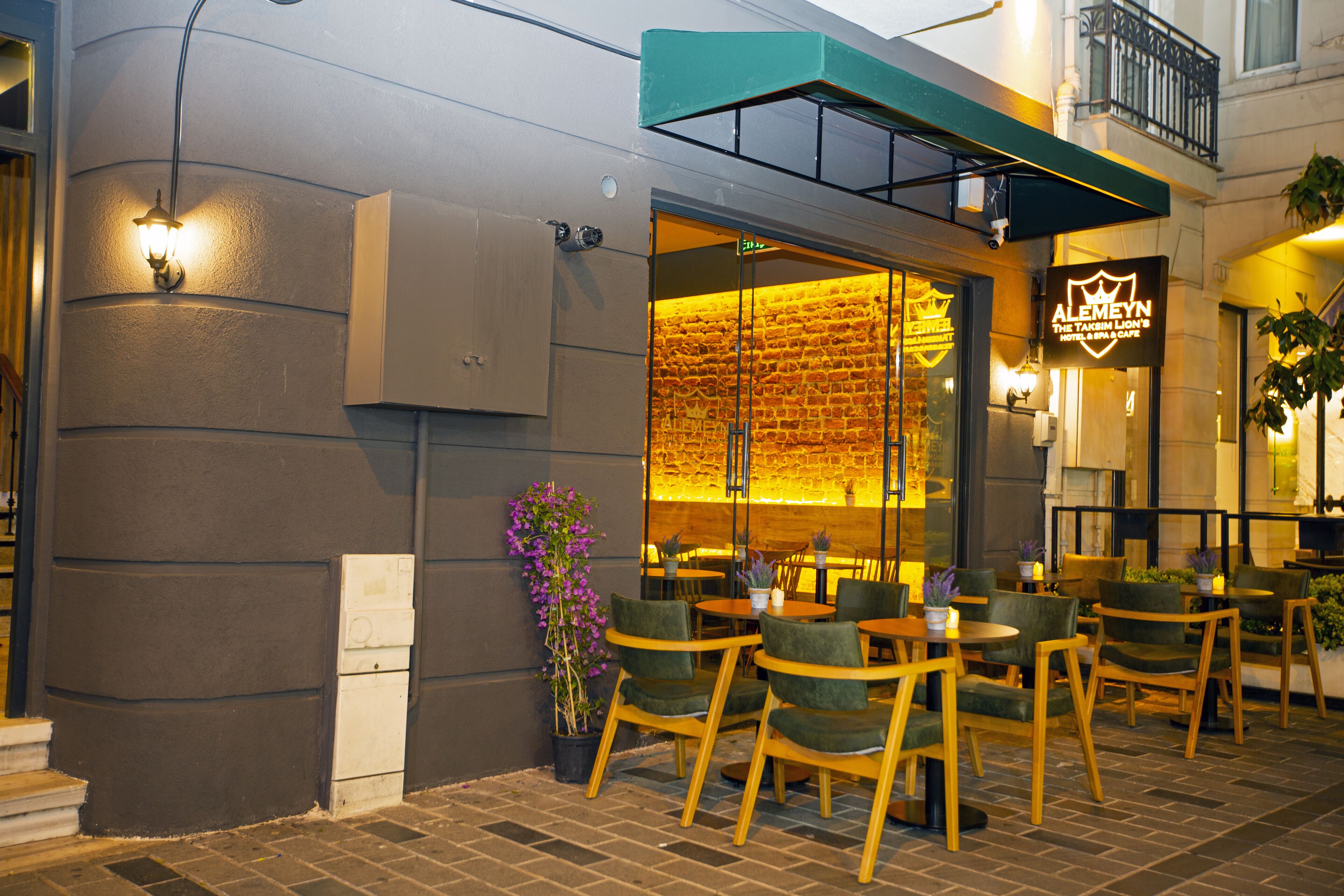 Alemeyn The Taksim Leons Hotel Cafe & Spa