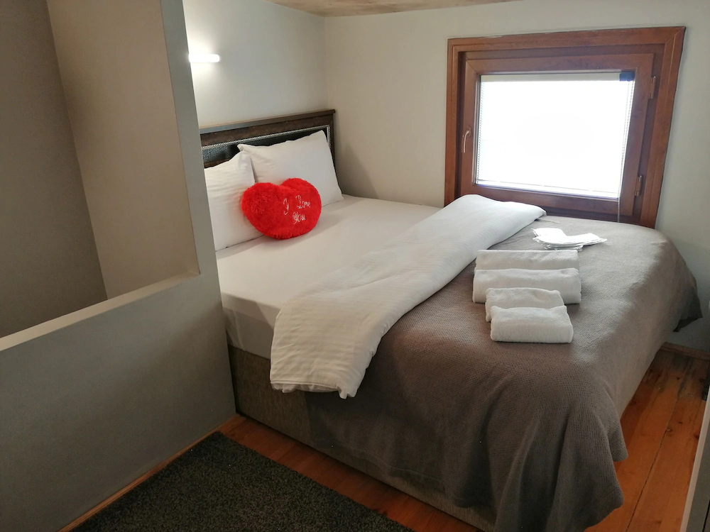 Antik River House