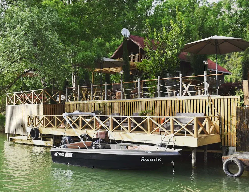 Antik River House
