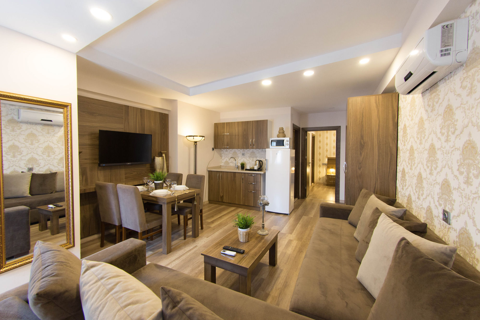 A Palace Hotel & Suites