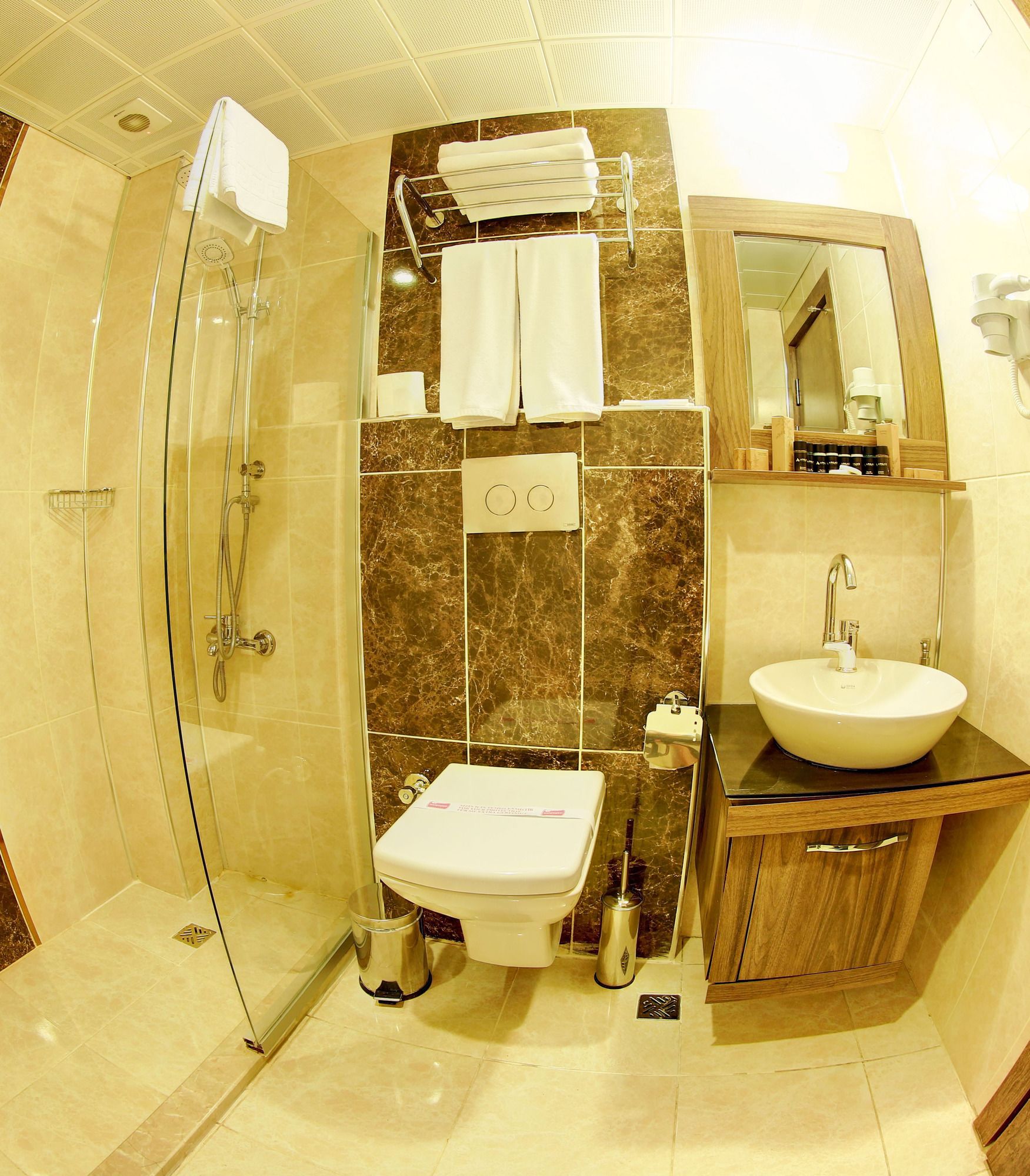 A Palace Hotel & Suites