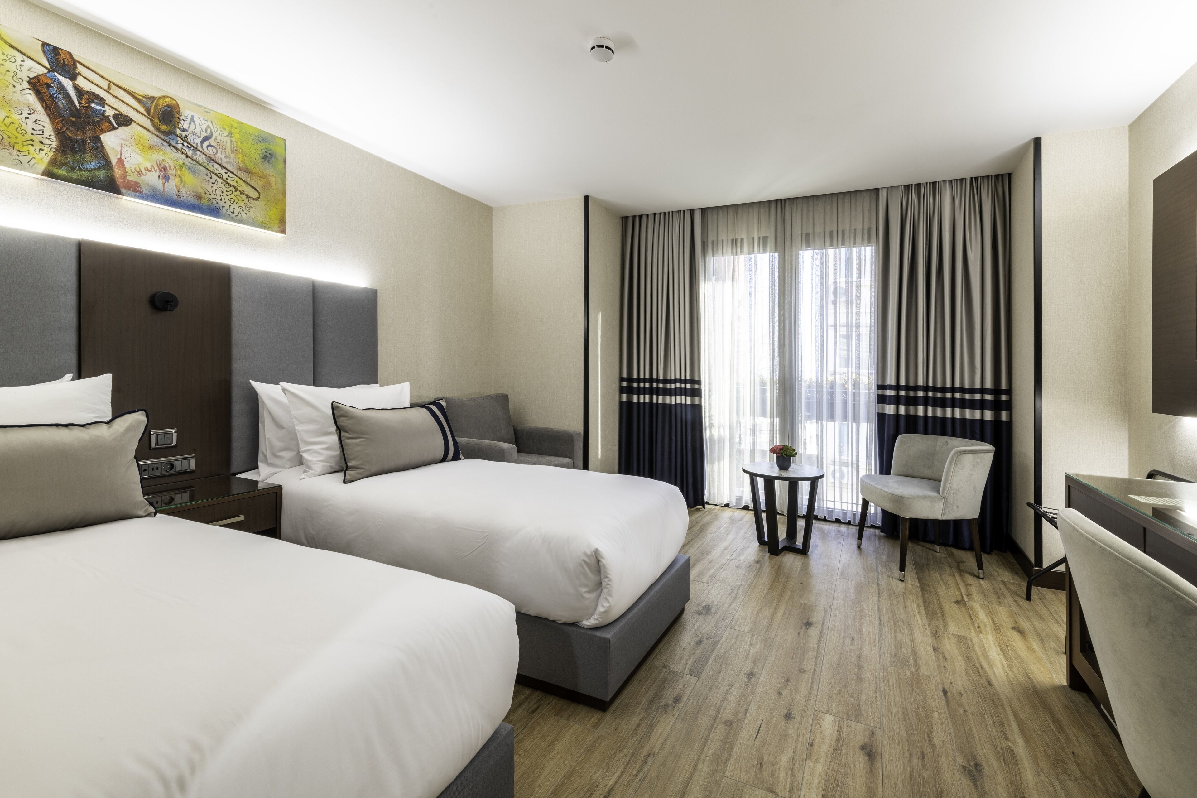 Aprilis Deluxe Hotel