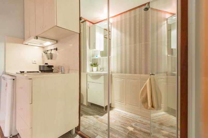 Aretias Antique House