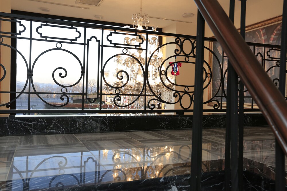 Art Nouveau Pera