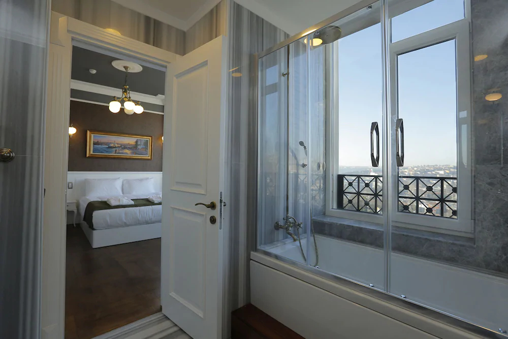 Art Nouveau Pera