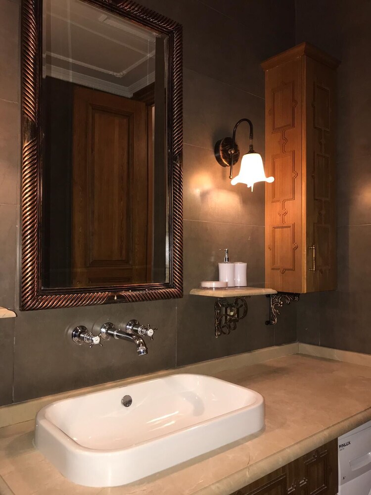 Aslan Residence