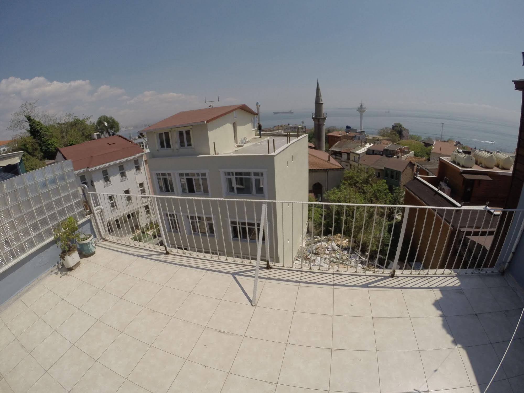 Atam Suites & Apart