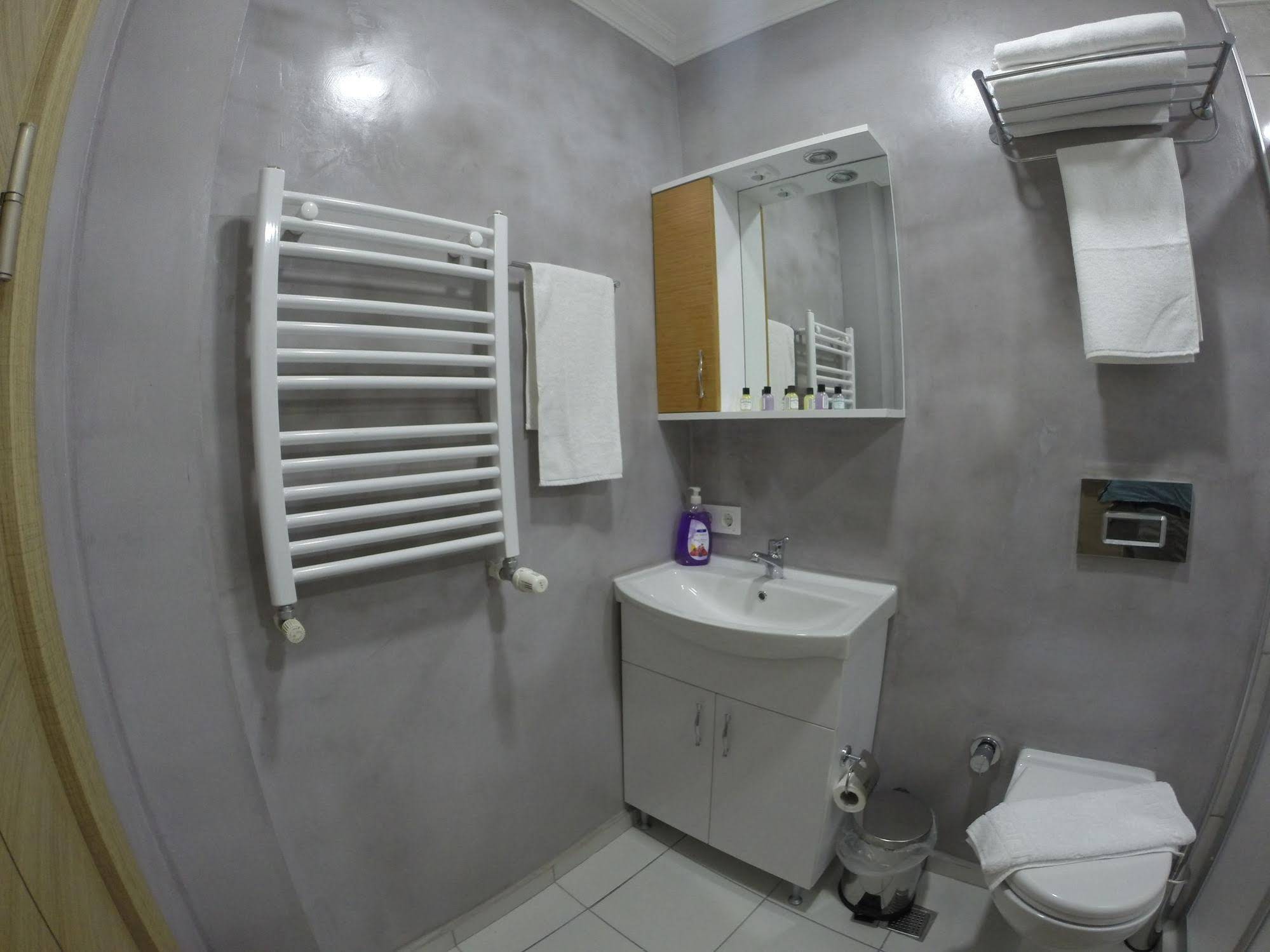 Atam Suites & Apart