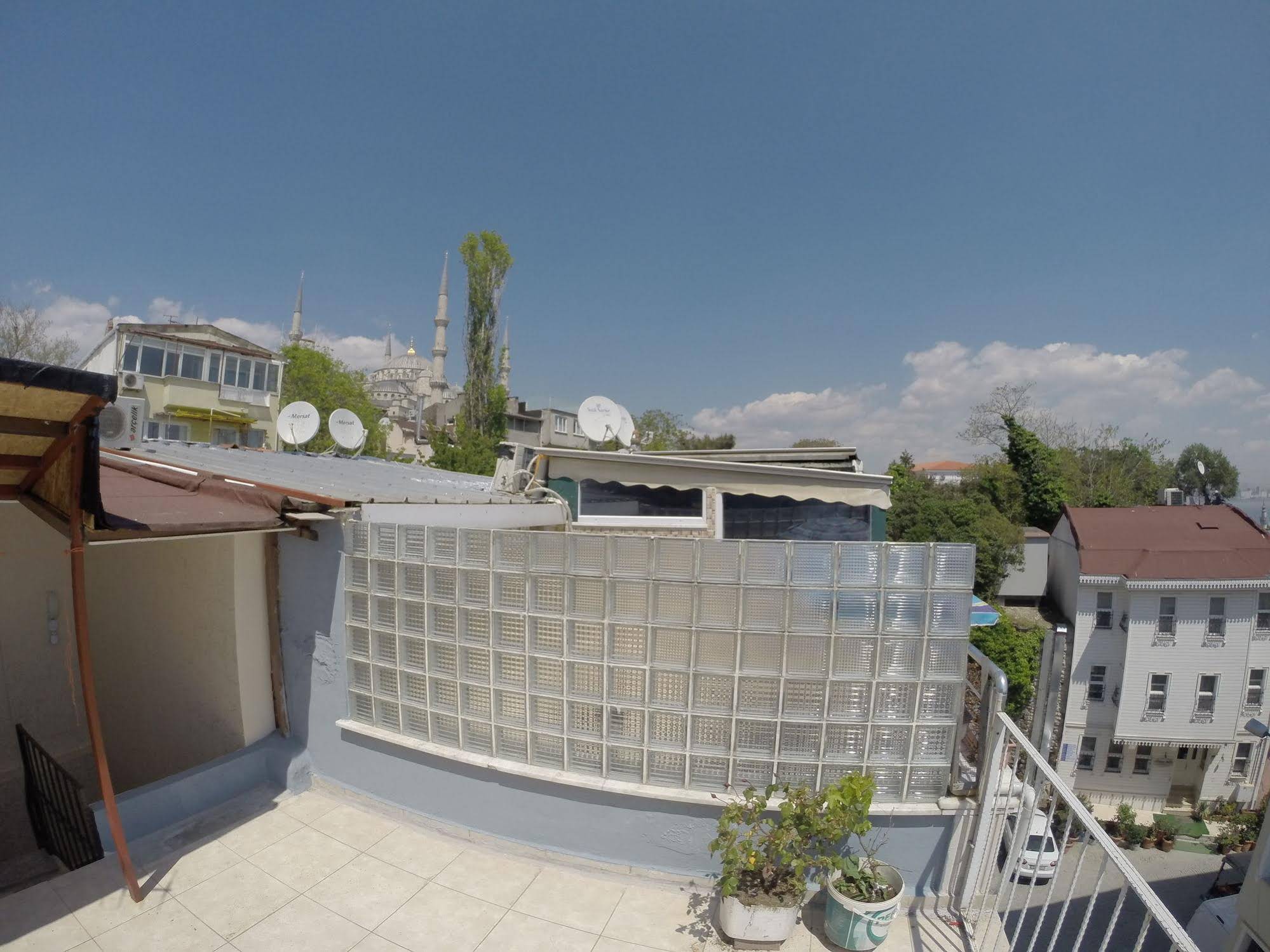 Atam Suites & Apart