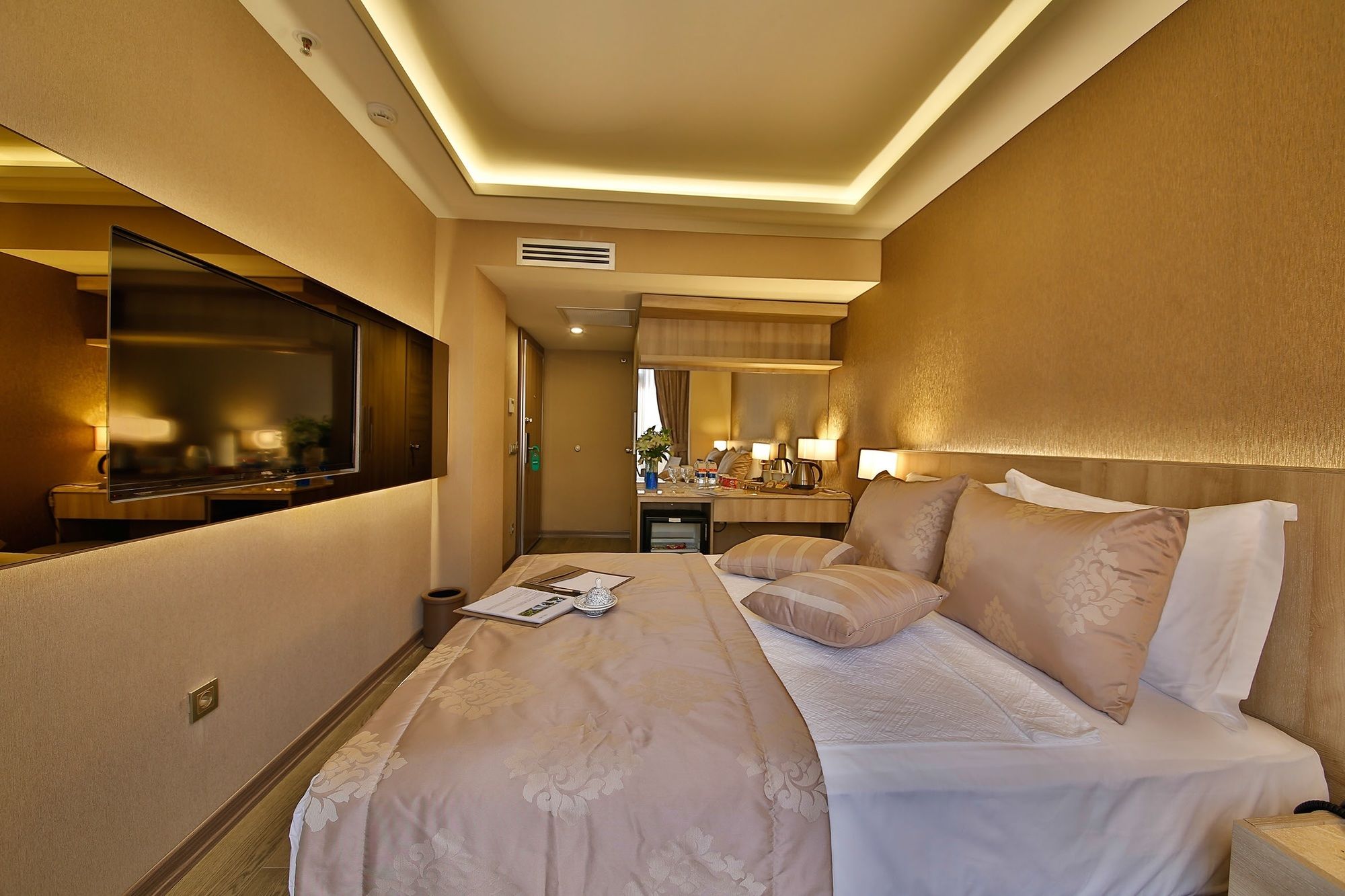 Ayramin Deluxe Hotel