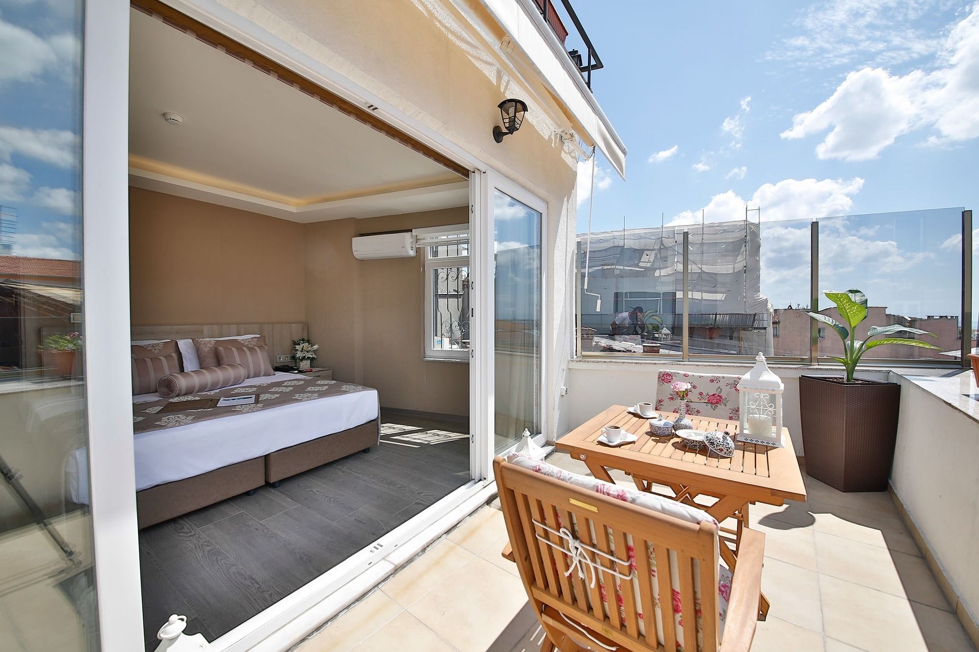 Ayramin Deluxe Hotel